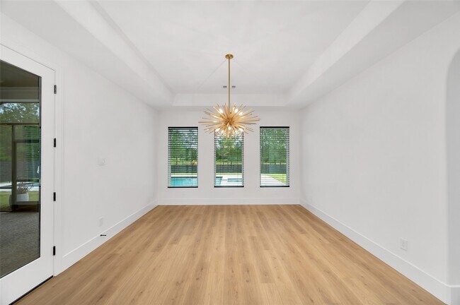 Building Photo - 15181 Frst Grv Dr