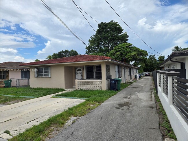Building Photo - 8857 SW 27th St