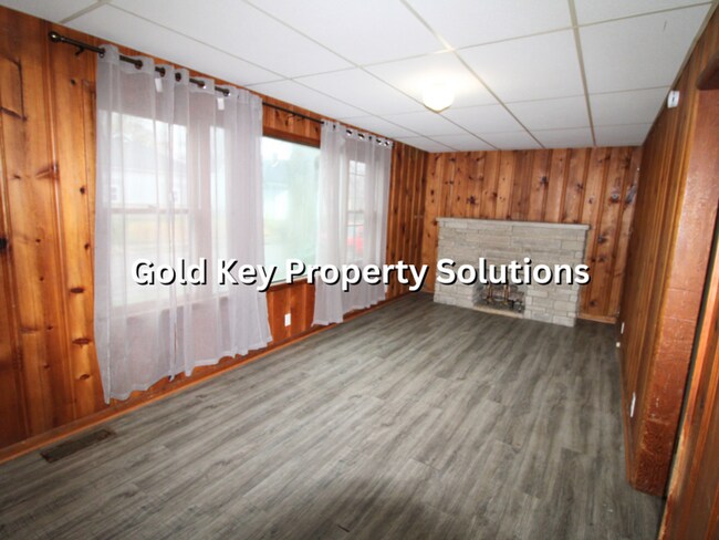 Building Photo - Large 2 BR 1 BA House with Family Room, Basement, Garage, and Separate Storage Building (SECTION ...