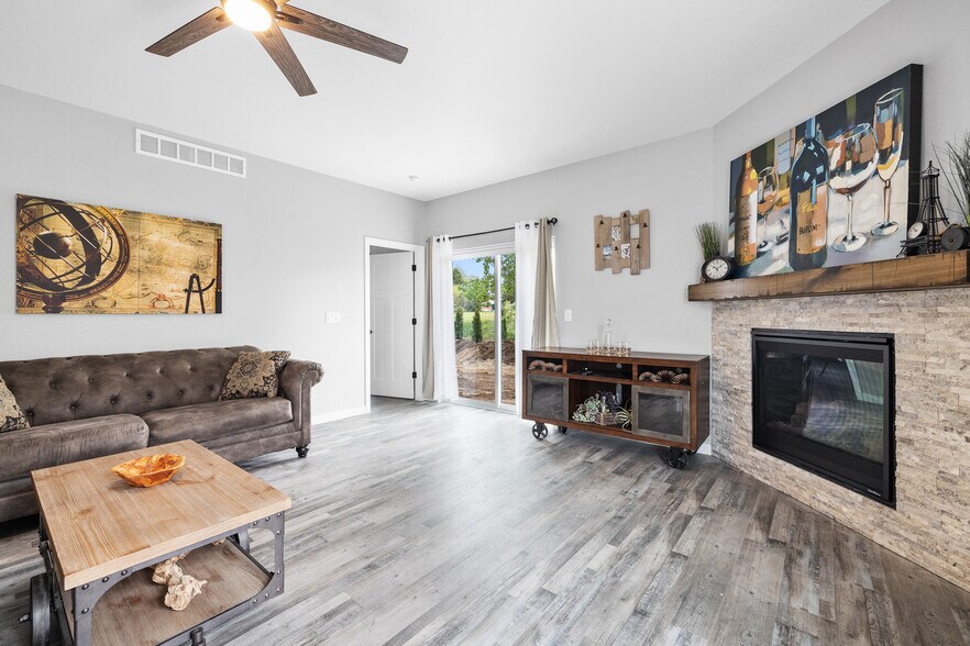 Building Photo - 1310 Daisy Dr