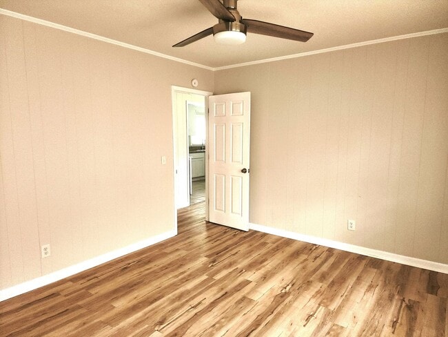 Building Photo - N Kerr Avenue - Duplex home - Move In Read...
