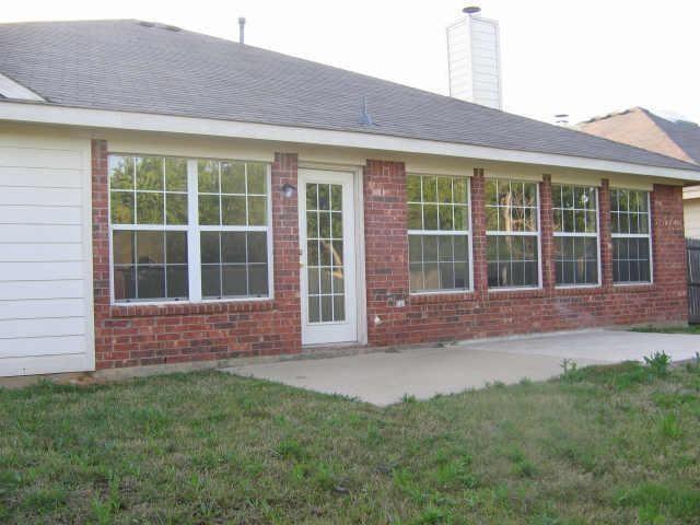 Building Photo - 2504 Blue Holly Dr