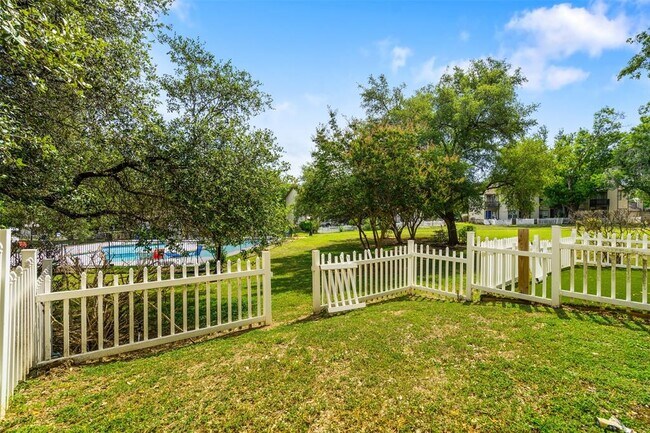 Building Photo - 1810 River Crossing Cir