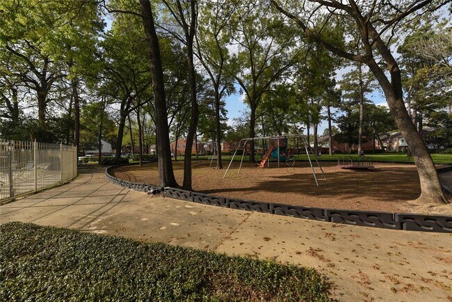 Building Photo - 471 Bendwood Dr