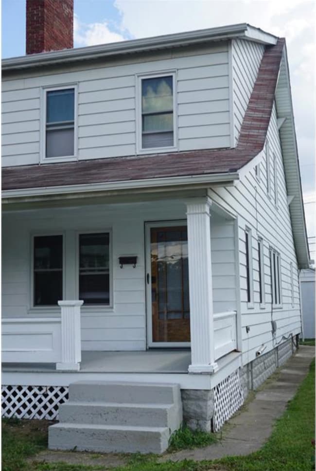 Primary Photo - 1383 E Hudson St