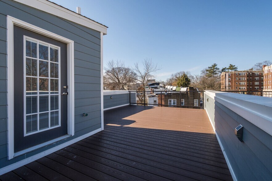 Building Photo - 2122 3rd St NE