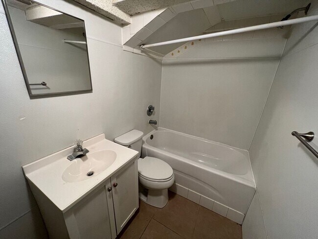 Building Photo - 4306 NE 45th Terrace