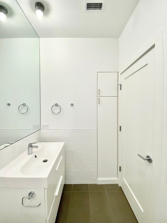 Building Photo - 1401 Branard St