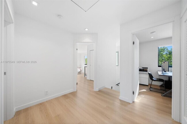 Building Photo - 1077 Golden Cane Dr