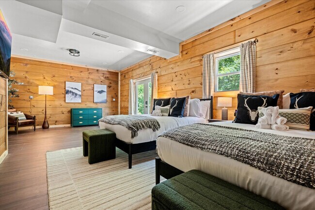 Building Photo - 208 Tunnel Ridge Dr