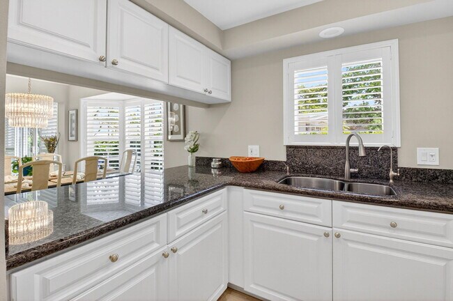 Building Photo - 75 Venetian Dr