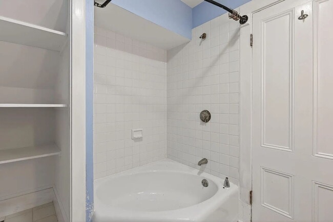 Building Photo - Beautiful First-Floor Condo in Portland’s West End