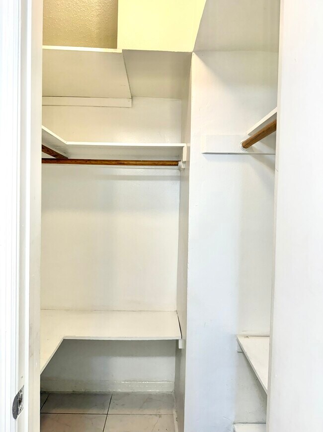 Building Photo - 1525 NW 19th Ter