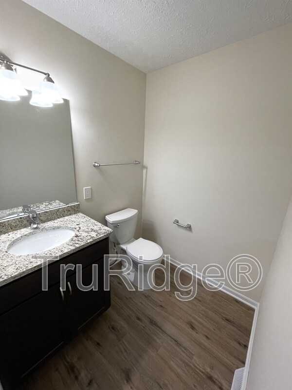 Building Photo - 4757 Ledgewood Dr