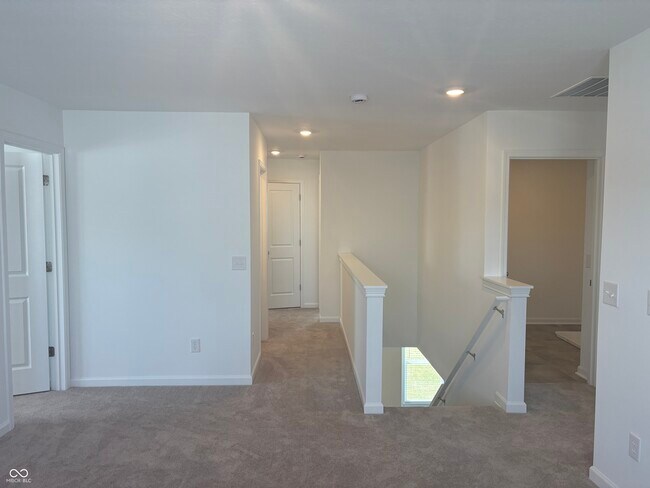 Building Photo - 354 N Grand Oak Dr