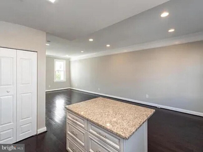Building Photo - 465 Luray Pl NW