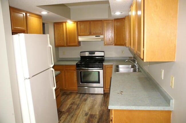 Building Photo - 680 Circle Pine Dr