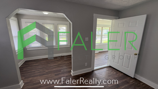 Building Photo - Charming 2-Bedroom Home
