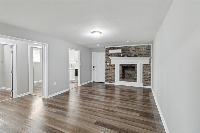 Building Photo - Huge East Savannah 4BR/2BA House For Rent