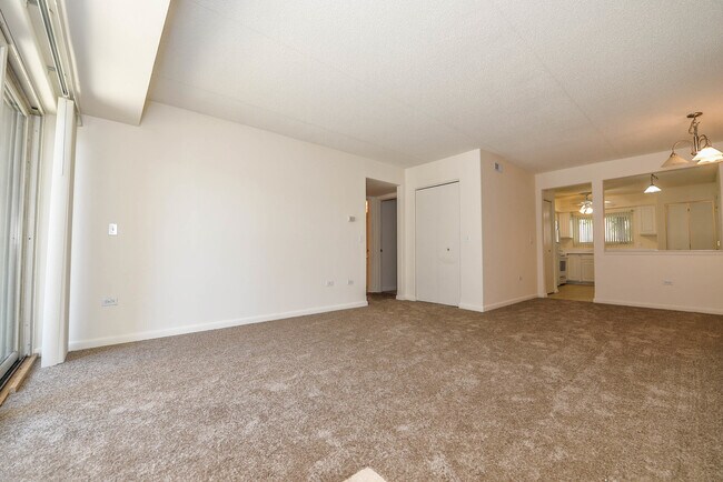 Building Photo - 8751 W Catherine Ave