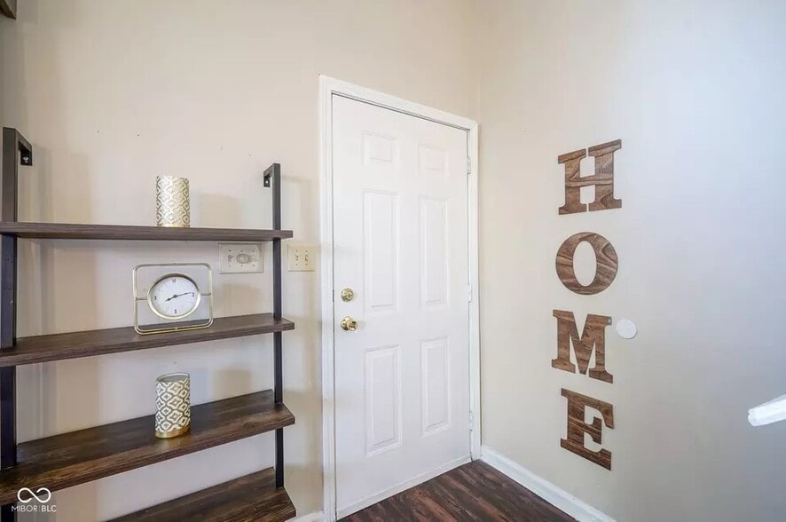 entryway - 9904 Worthington Blvd