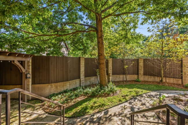 Building Photo - 1127 Glendale Ln