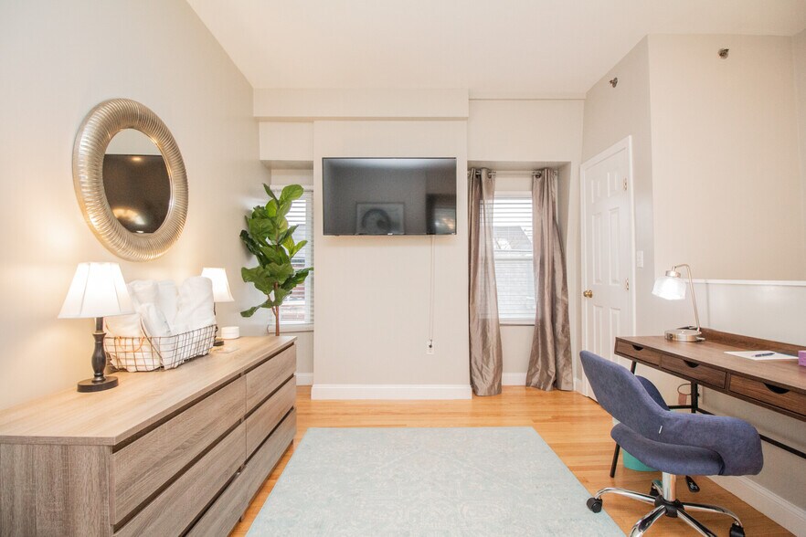 Building Photo - 24 Jay St