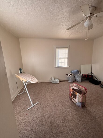 Building Photo - 1524 E Whitmer St