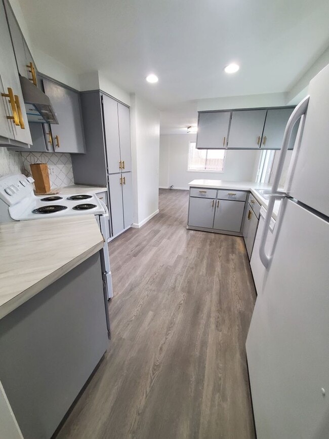 Building Photo - 3 bedroom - recently renovated home