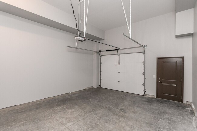Building Photo - Large Townhome In Kingston Neighborhood Just Blocks From Downtown