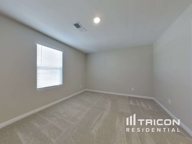 Building Photo - 5046 Lawler Ln