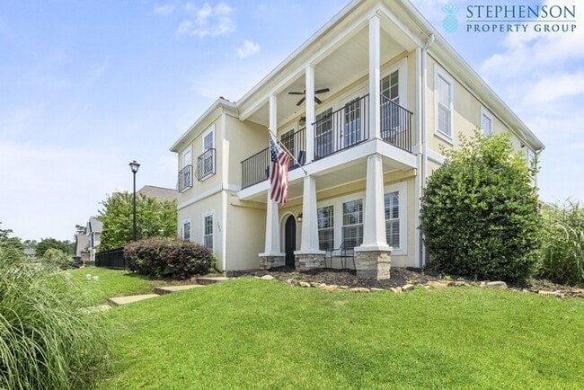 Building Photo - Deeded Boat Slip Comes with Home in Gated ...