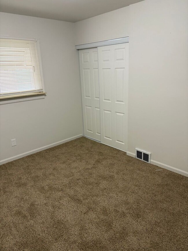 Building Photo - PRICE REDUCED!!4 bedroom 1 bath newly remodeled ranch in Dearborn Heights