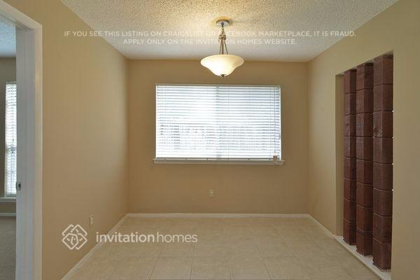 Building Photo - 5802 Longforest Dr