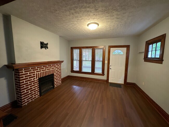 Building Photo - 178 E Tompkins St