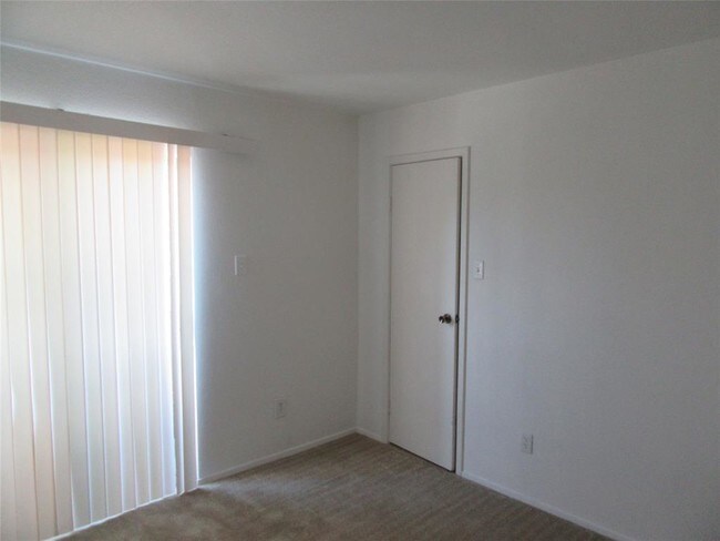 Building Photo - 6463 Cambridge Glen Dr