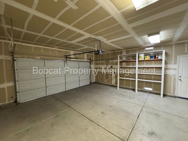 Building Photo - 3 Bedroom, 2 Bathroom Home Located in Dayton