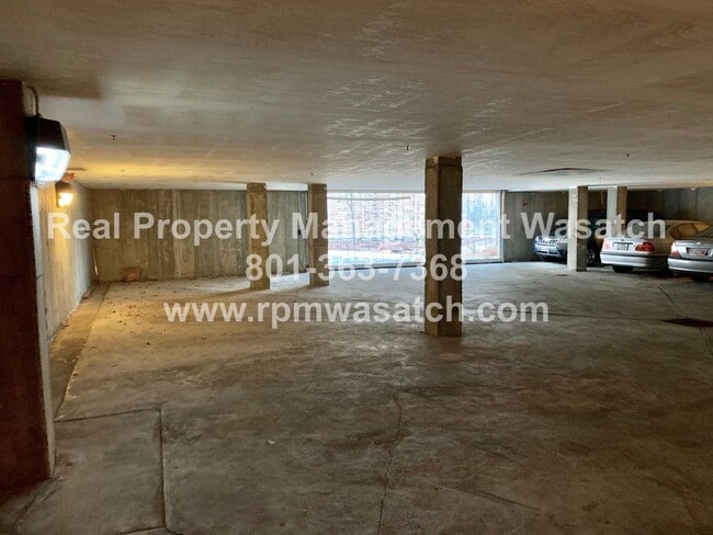 Building Photo - Cute 3 Bedroom 2 Bath Condo with a View!