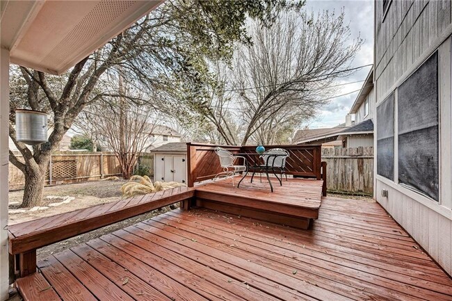 Building Photo - 1813 White Oak Loop