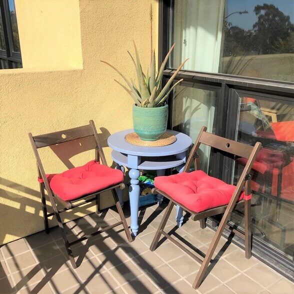 Balcony - 889 Date St