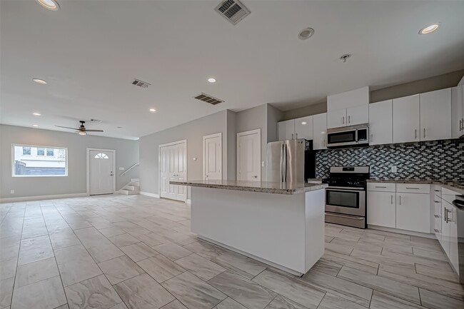 Building Photo - 119 E 32nd St