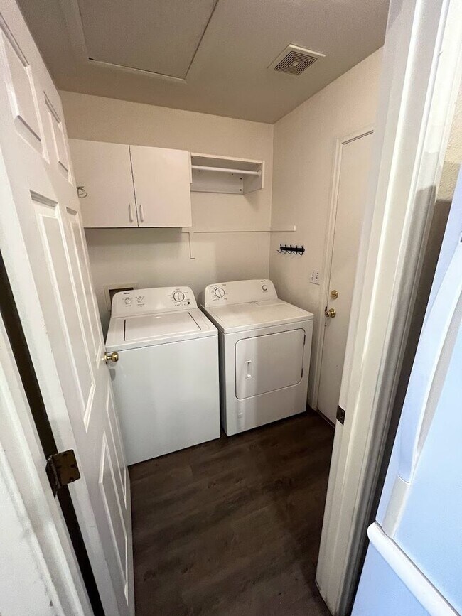 Building Photo - Great Single Story 3 Bedroom in the SW!