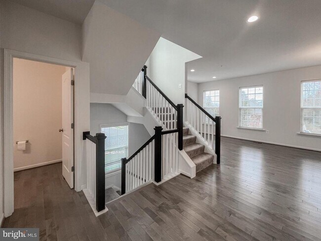 Building Photo - 15501 Newtonmore Ln