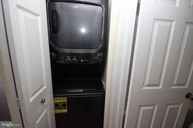 Building Photo - 2604 Beacon Hill Dr