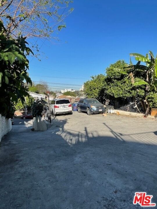 Building Photo - 1240 N Evergreen Ave