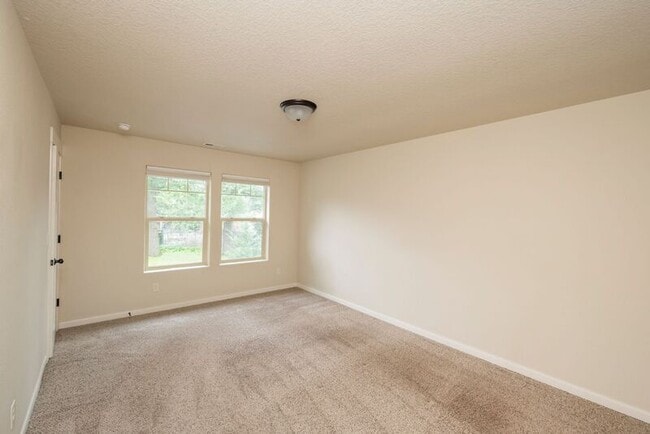 Building Photo - 14170 NE Flanders Ct