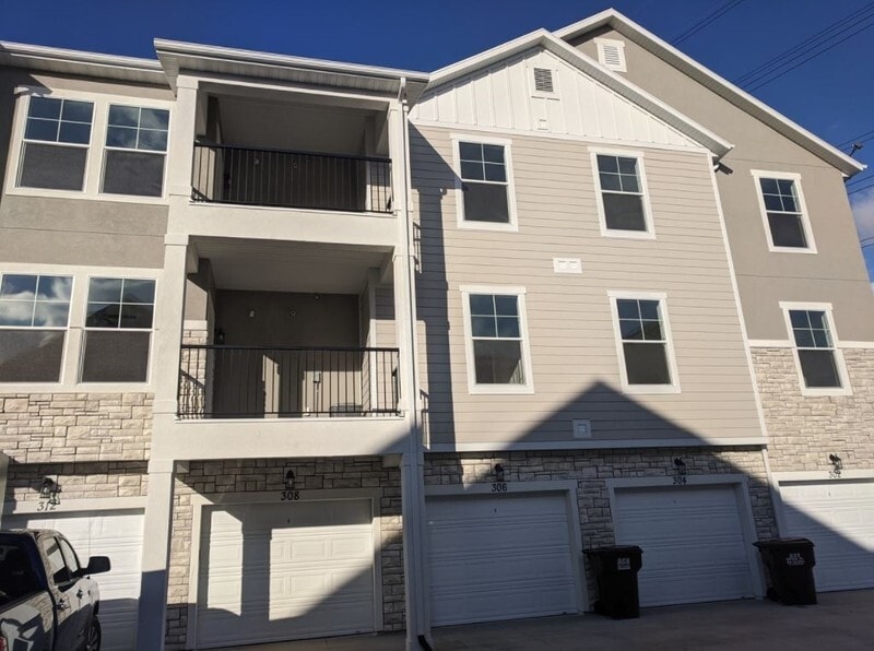 Building Photo - 451 N 360 W