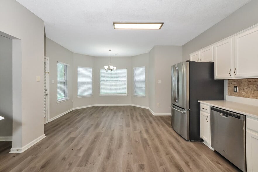 Building Photo - 7415 Creekside Dr