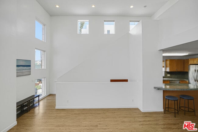 Building Photo - 120 Fleet St