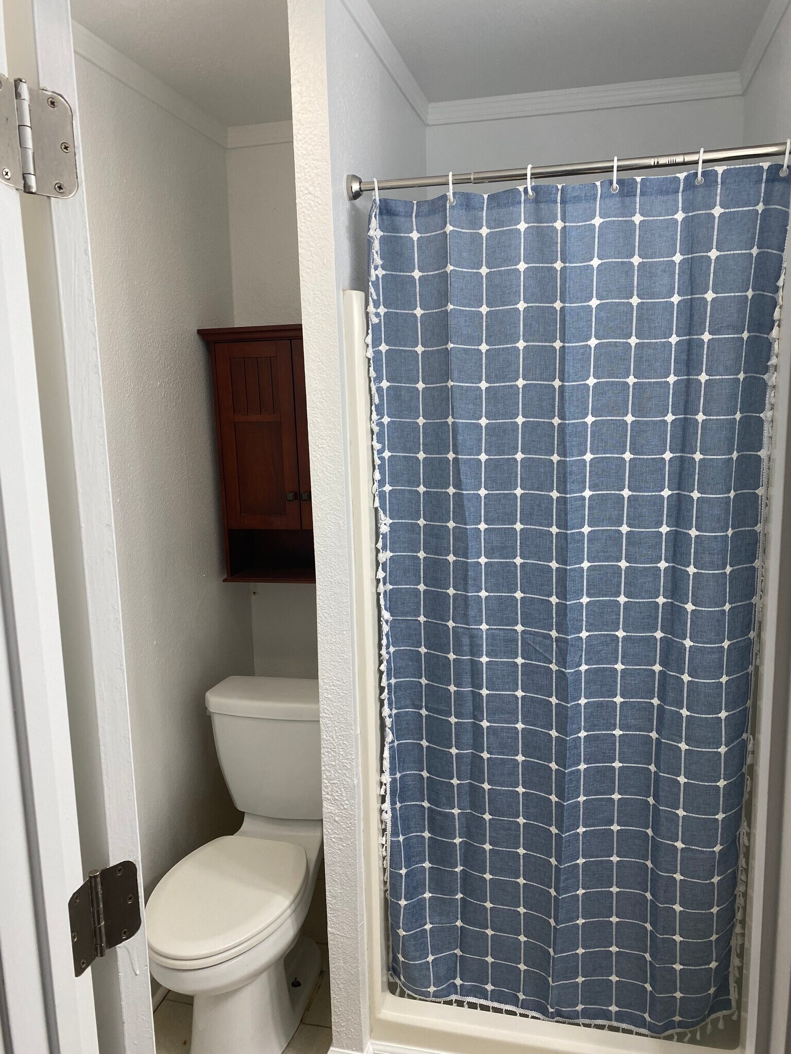 Hall bath - 8411 Ferndale Cut Off Rd